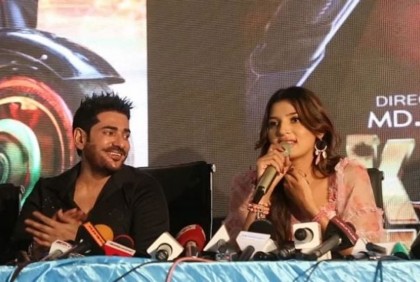অনন্ত জলিলকে শাহরুখ খানের সঙ্গে তুলনা বর্ষার!

