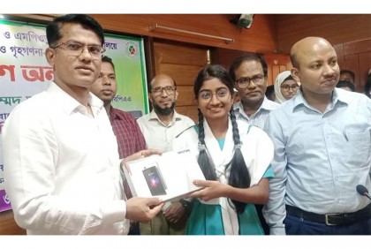 
বাগেরহাটে বিনামূল্যে ১৭৮২ শিক্ষার্থীকে ট্যাব প্রদান