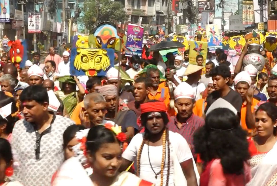 যশোরে উৎসবমুখর পরিবেশে 
 বাংলা নববর্ষ বরণ 