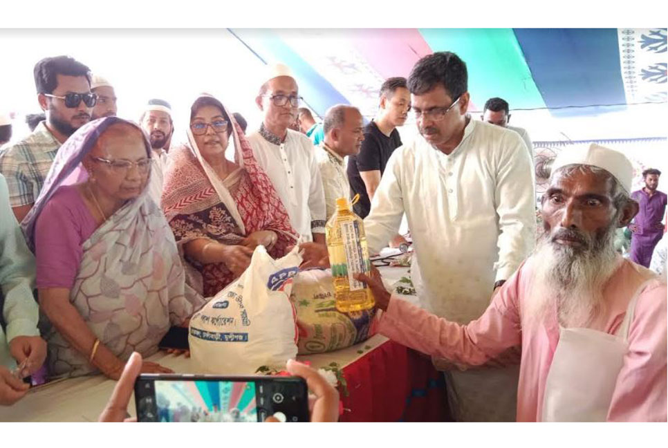 মুন্সীগঞ্জে অসহায় মানুষের মাঝে খাদ্য সামগ্রী ও অর্থ বিতরণ 