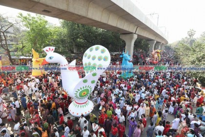 মঙ্গল শোভাযাত্রায় স্বতঃস্ফূর্ত অংশগ্রহণ