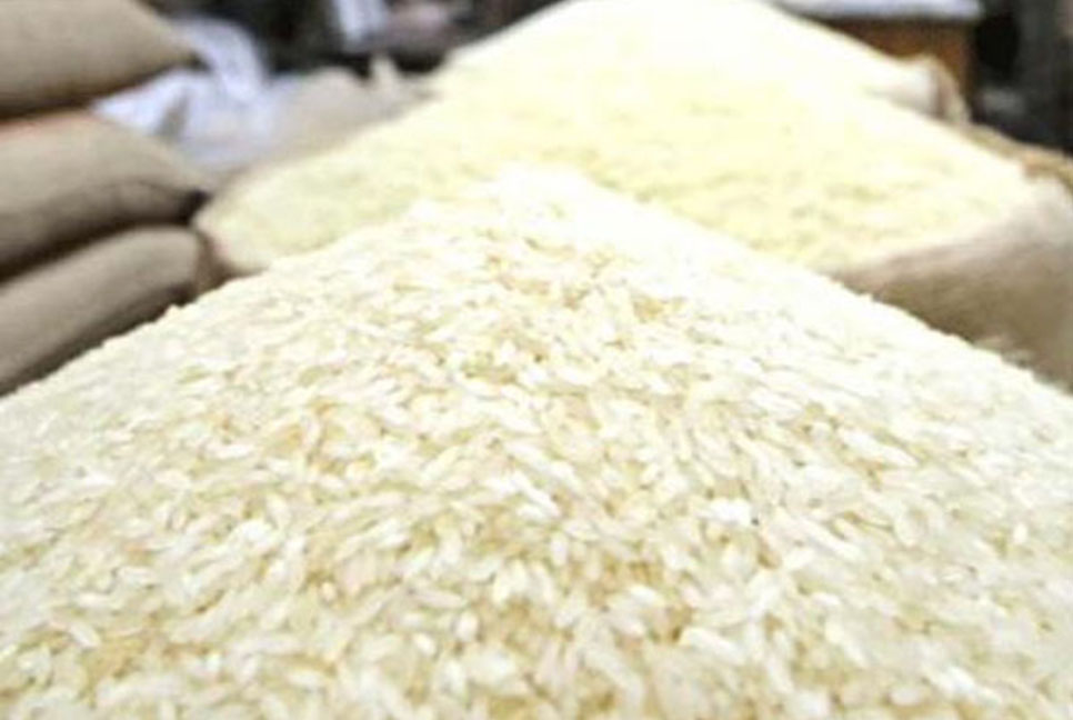 নোয়াখালীতে অসহায়-দুস্থদের মাঝে ভিজিএফ’র চাল বিতরণ