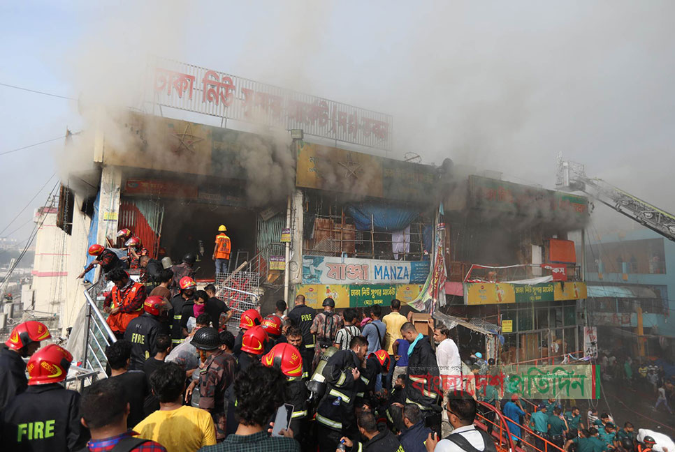 আগুনের ঘটনা দুর্ঘটনা নাকি অন্যকিছু, খতিয়ে দেখা হবে: ডিএমপি কমিশনার