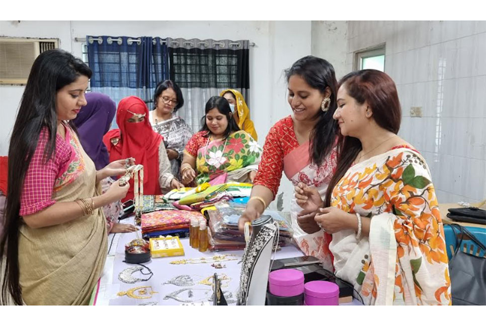 টাঙ্গাইলে নারী উদ্যোক্তাদের নিয়ে হাটবাজার মেলা