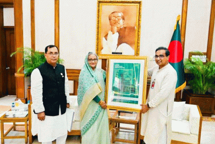 প্রধানমন্ত্রীর সঙ্গে কৃষিবিদ মোস্তাফিজুর রহমানের সাক্ষাৎ