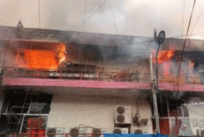 এবার রাজধানীর নিউ সুপার মার্কেটে আগুন, নিয়ন্ত্রণে ফায়ার সার্ভিসের ২২ ইউনিট
