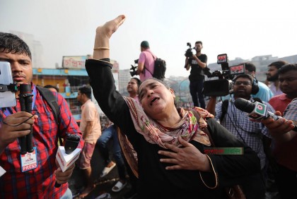 ক্ষতিগ্রস্ত ব্যবসায়ীদের আর্তনাদে ভারী নিউ মার্কেট এলাকা