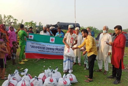 বরগুনায় প্রকৃতি ও জীবন ক্লাবের খাদ্য সহায়তা