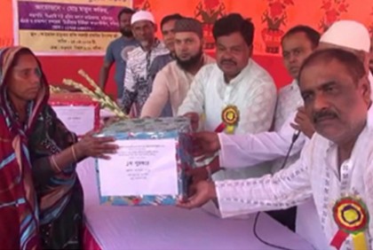 ফরিদপুরে ব্যতিক্রমী পুরস্কার বিতরণ
