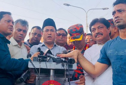 অগ্নিকাণ্ড নাশকতা কি না, খতিয়ে দেখার আহ্বান মেয়র তাপসের

