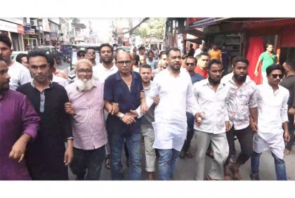 বরিশাল সিটিতে আওয়ামী লীগ প্রার্থীর পক্ষে
মেয়র সাদিক বিরোধীদের আনন্দ মিছিল