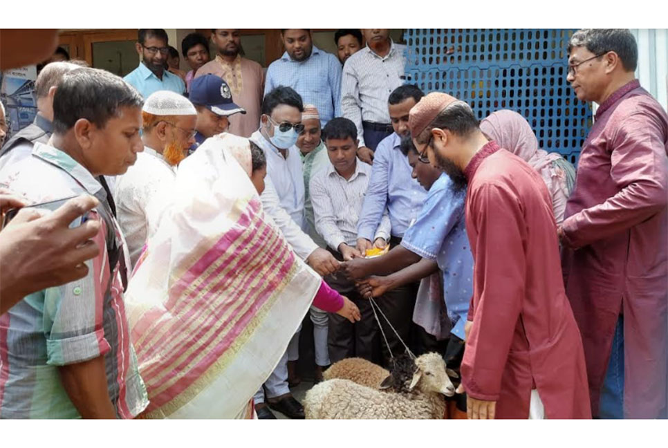 ক্ষুদ্র নৃগোষ্ঠী পরিবারের মাঝে ভেড়া
ও শিক্ষার্থীদের মাঝে ট্যাব বিতরণ