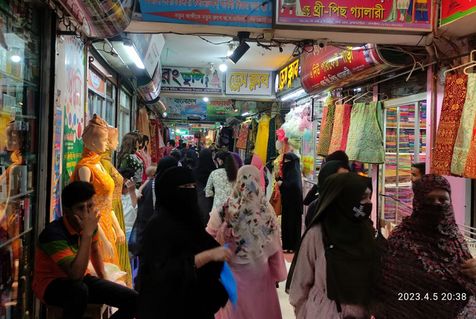 ব্রাহ্মণবাড়িয়ায় জমজমাট ঈদের বাজার