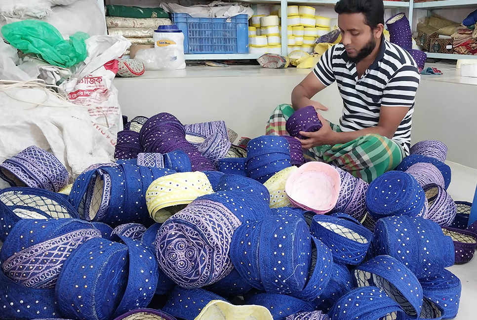 আখাউড়ার টুপি যাচ্ছে বিদেশে