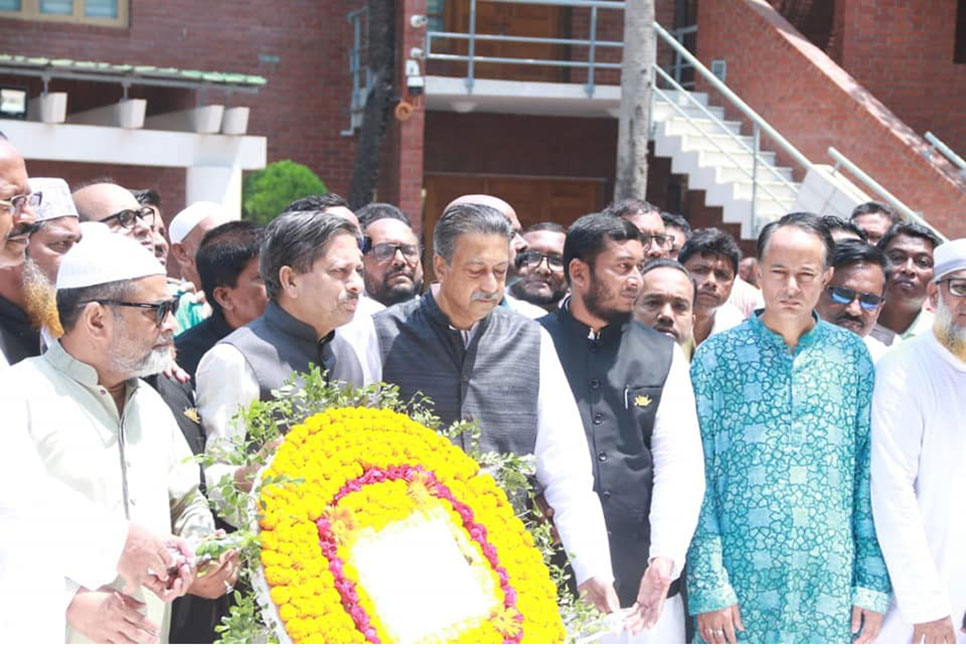 বঙ্গবন্ধুর সমাধিতে খোকন সেরনিয়াবাতের শ্রদ্ধা