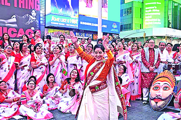 টাইমস স্কয়ারে বর্ষবরণ