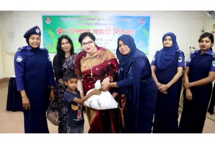 কুষ্টিয়ায় প্রতিবন্ধীদের মাঝে পুনাকের ঈদ উপহার বিতরণ