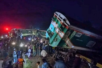 কুমিল্লায় সিগন্যালের ভুলে মালবাহীর ওপর যাত্রীবাহী ট্রেন, আহত ৫০