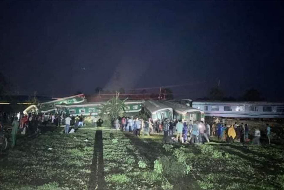 কুমিল্লায় ট্রেন দুর্ঘটনার প্রভাব চট্টগ্রামে   