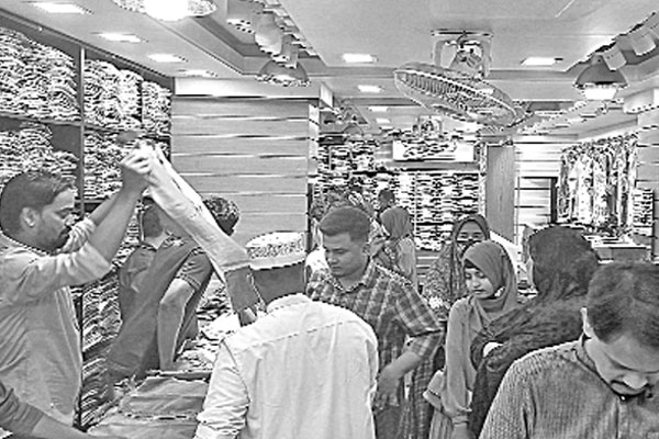 জমজমাট ঈদবাজার ব্রাহ্মণবাড়িয়ায়