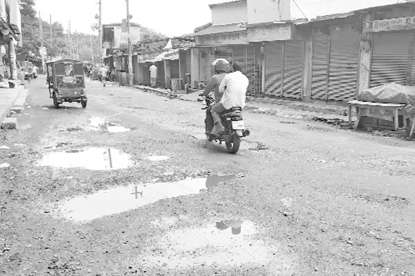 ৬০ হাজার মানুষের দুর্ভোগ ৬০০ মিটার সড়কে