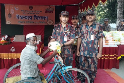 কুড়িগ্রামে ৩ শতাধিক দুস্থ-অসহায়দের মাঝে বিজিবির ইফতার বিতরণ