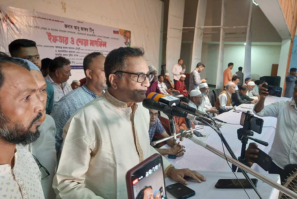 নোয়াখালীর সেনবাগে এমপি মোরশেদের বিরুদ্ধে একমঞ্চে আওয়ামী লীগ নেতারা