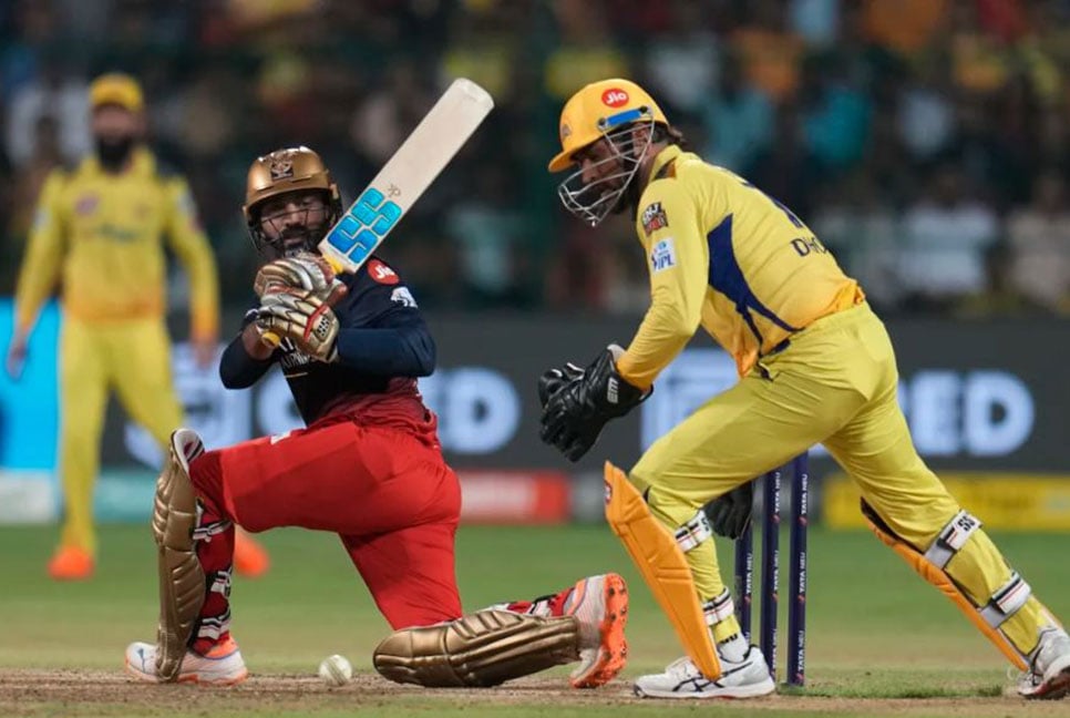 রান উৎসবের ম্যাচে বেঙ্গালুরুকে হারাল চেন্নাই