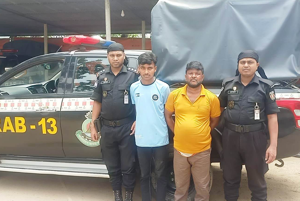 গোবিন্দগঞ্জে ইয়াবা ও গাঁজাসহ গ্রেফতার ৩