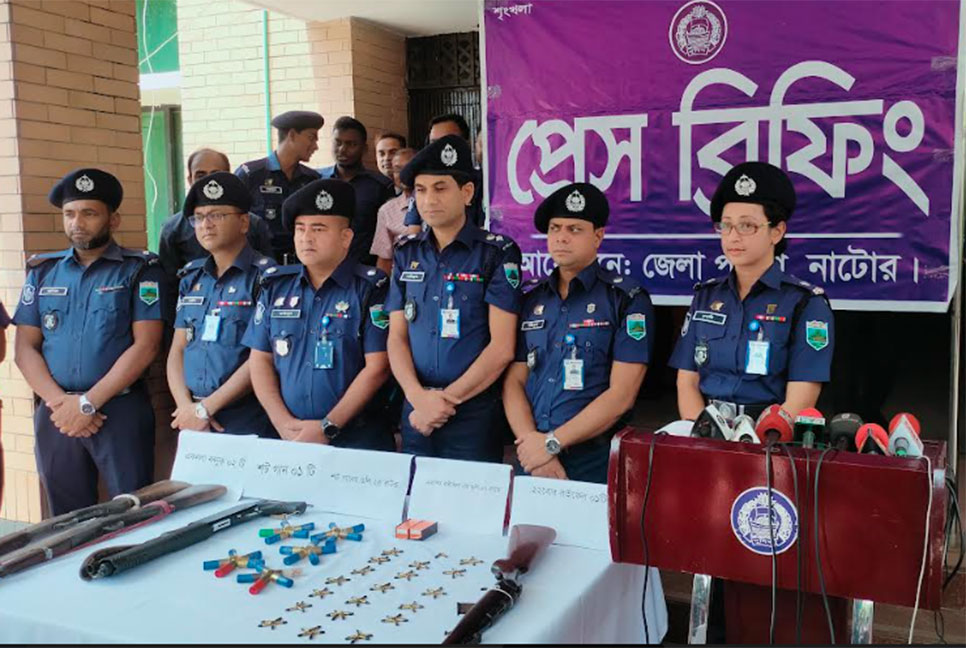 নাটোরে আগ্নেয়াস্ত্র ও গুলি উদ্ধার