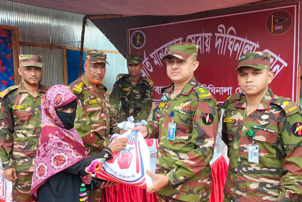 দীঘিনালায় সেনা জোনের উদ্যোগে ঈদ সামগ্রী বিতরণ