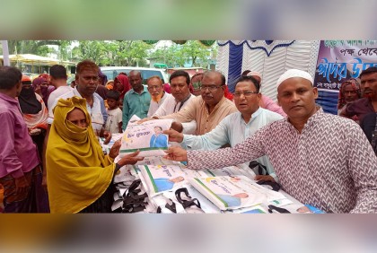 ঝিনাইদহে ৪৫ হাজার নারীর মাঝে এমপি তাহজীব সিদ্দিকীর ঈদ উপহার বিতরণ
