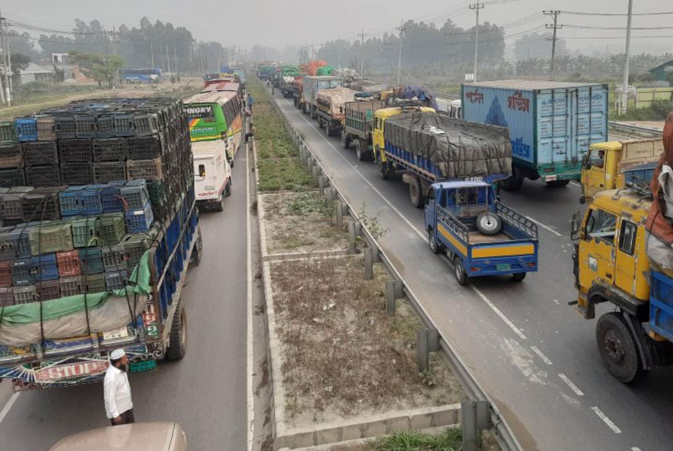 চাপ বেড়েছে ঢাকা-টাঙ্গাইল বঙ্গবন্ধু সেতু মহাসড়কে