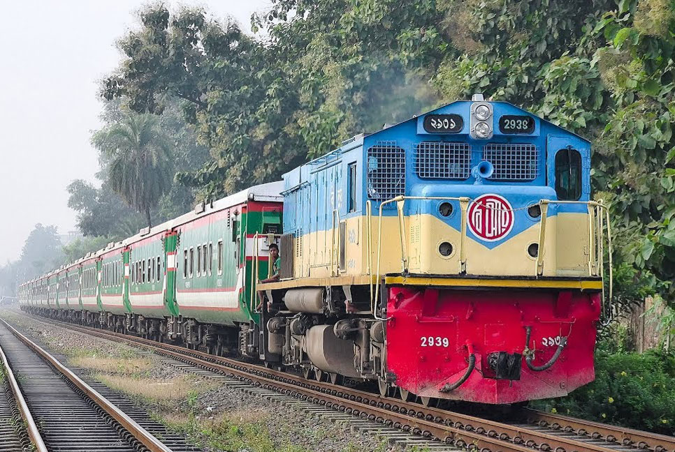 কত যাত্রী নিয়ে ঢাকা ছাড়ল ‘সোনার বাংলা স্পেশাল’?