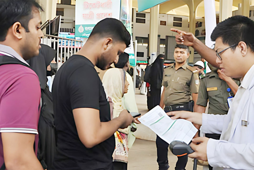 টিকিটবিহীন যাত্রী ঠেকাতে কমলাপুরে তিন স্তরের চেকিং