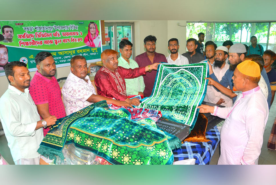 বগুড়ায় বিভিন্ন মসজিদে ডিজিটাল ঘড়ি বিতরণ