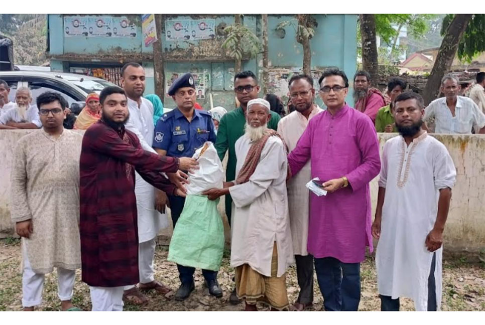 ফুলপুরে ১৮৫টি পরিবারে ঈদ উপহার বিতরণ 