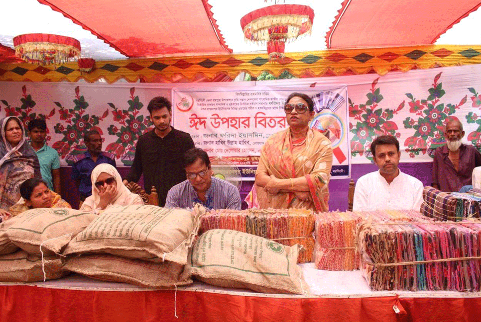 নরসিংদীতে ৫০০ পরিবারকে ঈদ উপহার দিলেন জাতীয় প্রেস ক্লাব সভাপতি