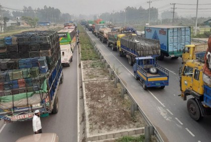 চাপ বেড়েছে ঢাকা-টাঙ্গাইল বঙ্গবন্ধু সেতু মহাসড়কে