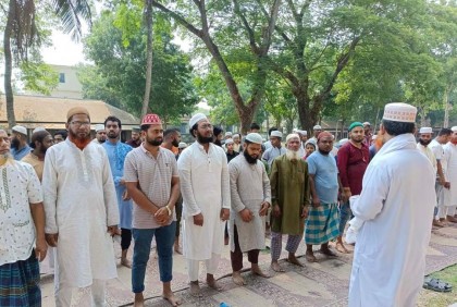 বোয়ালমারীতে বৃষ্টির জন্য নামাজ আদায়

