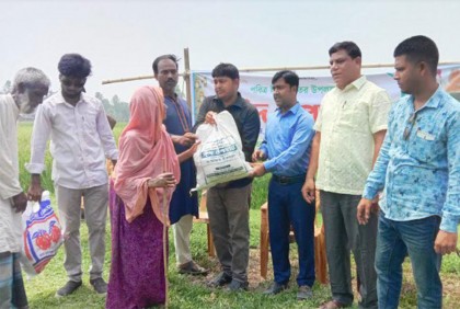 
শেরপুরে ৪০০ অসহায় পরিবারে ঈদ উপহার বিতরণ