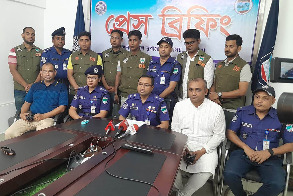 দামুড়হুদায় হত্যাকাণ্ডের ১২ ঘণ্টার মধ্যে রহস্য উদঘাটন, গ্রেফতার ৩

