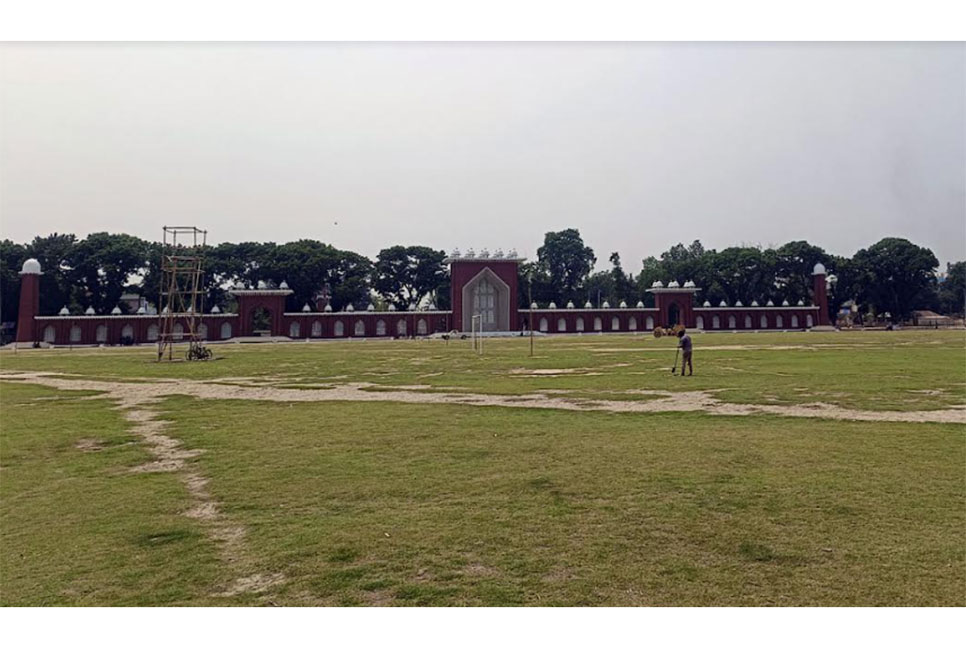 বৃহত্তম ঈদ জামাত দিনাজপুরের
গোর-এ শহীদ বড় ময়দানে সকাল ৯টায়
