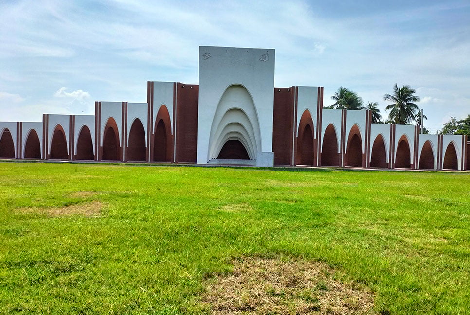 গোপালগঞ্জে ঈদের প্রধান জামাত পৌর ঈদগাহ ময়দানে