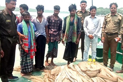সুন্দরবনে বিষ দিয়ে মাছ শিকারের চেষ্টা, ৫ জেলে কারাগারে