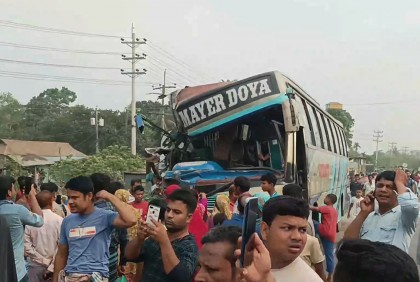 শিবপুরে দুই বাসের মুখোমুখি সংঘর্ষে শ্রমিক নিহত