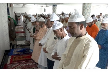 বরিশালে ঈদ উদযাপন করছে চন্দনাইশ শাহছুফি দরবার শরীফের অনুসারীরা