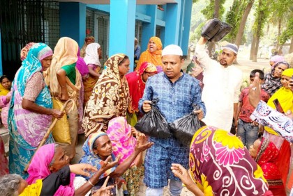 
সিংড়ায় অসহায় পরিবারের মাঝে বিএনপির ঈদ সামগ্রী বিতরণ