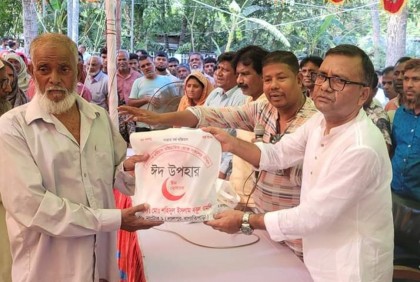নাটোরে অসহায় পরিবারের মাঝে খাদ্য সহায়তা 