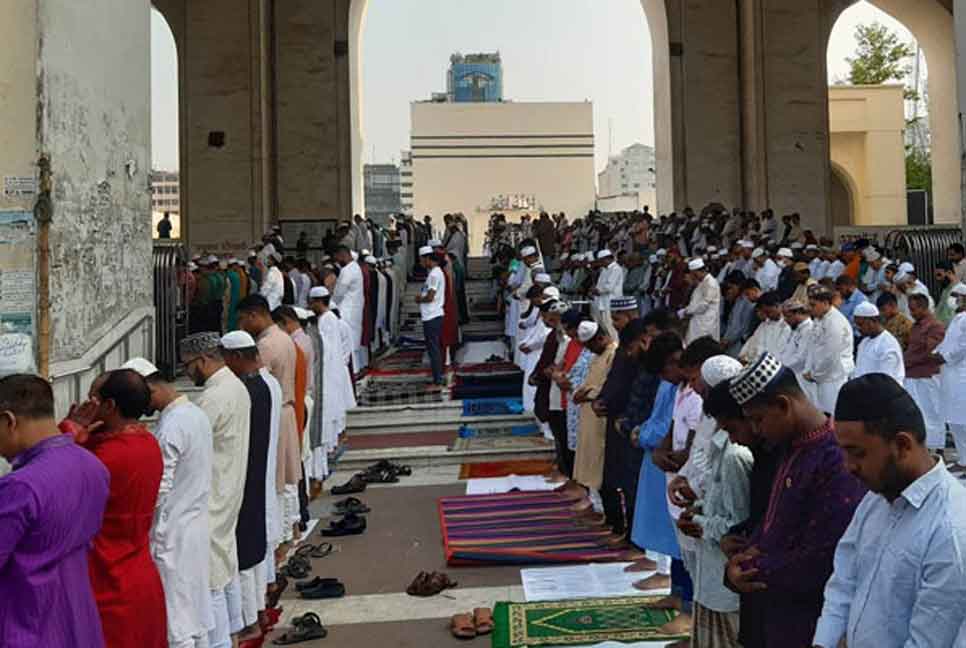 বায়তুল মোকাররমে ঈদের প্রথম জামাত অনুষ্ঠিত